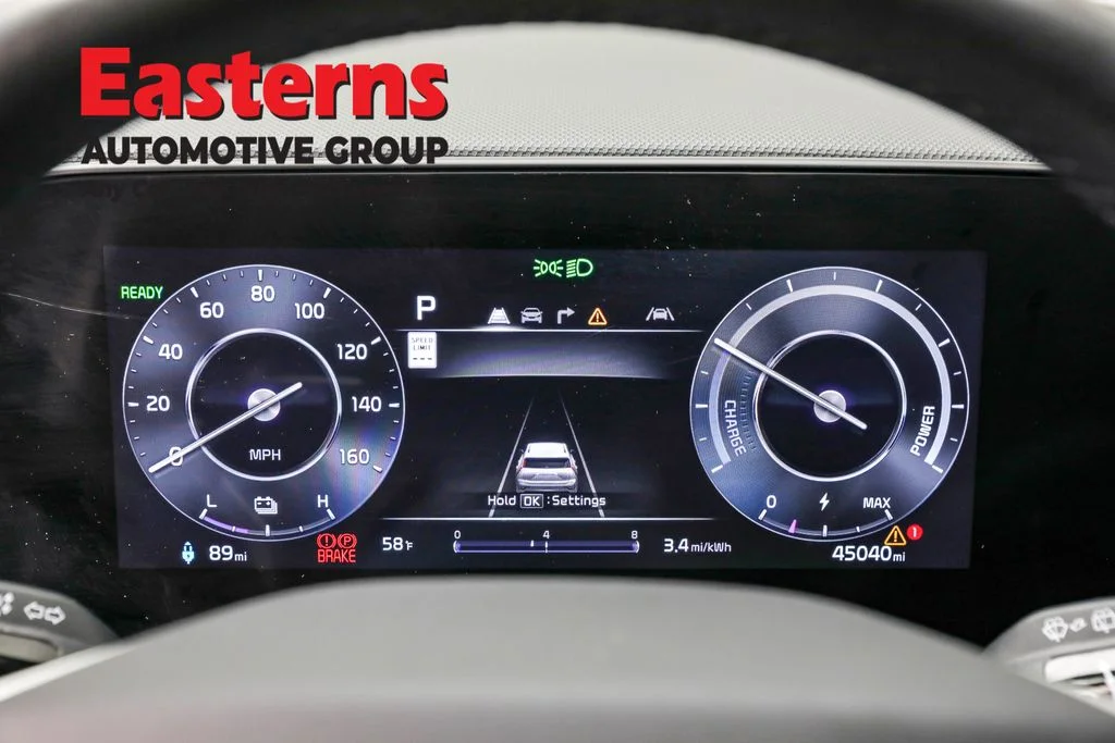 Used 2024 White Kia Wind image 18