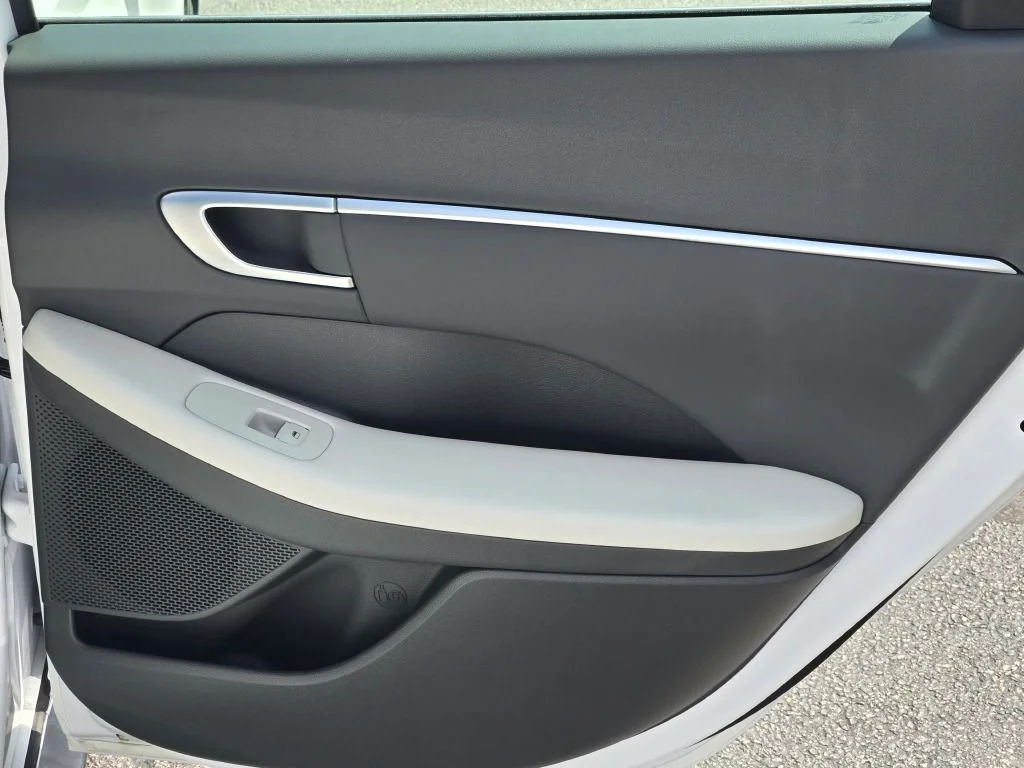 New 2026 White Hyundai SEL Sport image 9