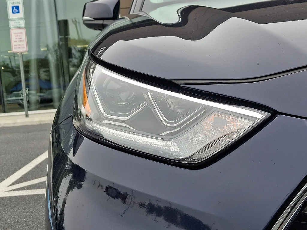 Used 2022  Toyota Platinum image 9
