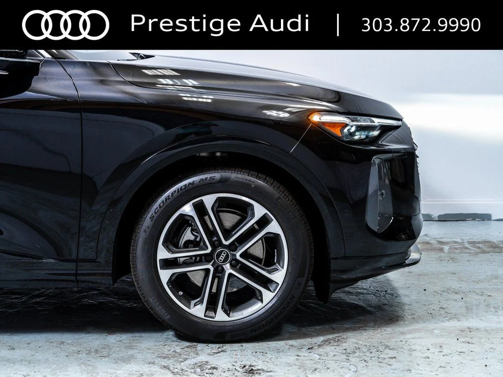 Used 2025 Mythos Black Metallic Audi 2.0T Prestige image 13