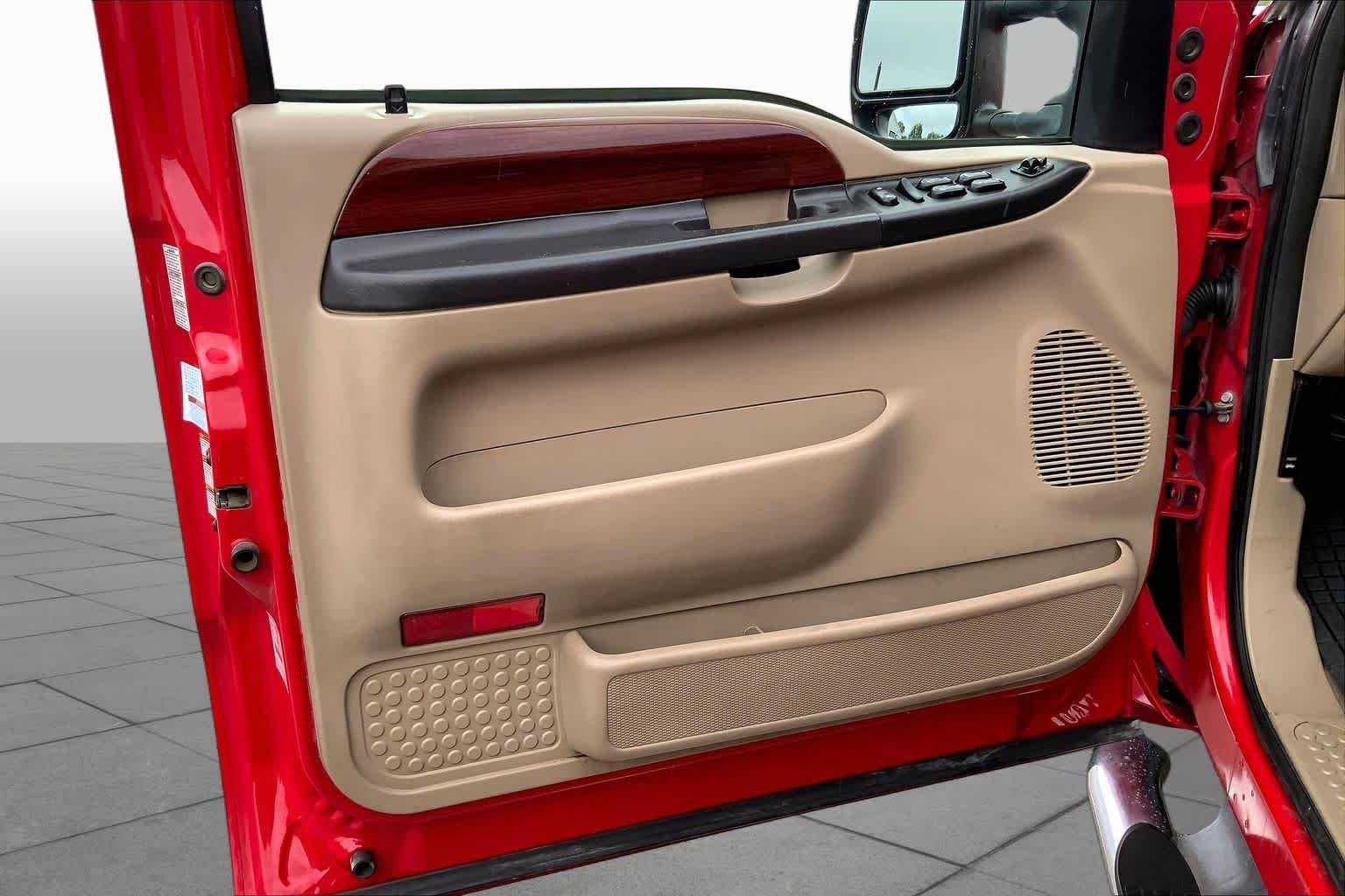 Used 2005 Red Ford Lariat image 20