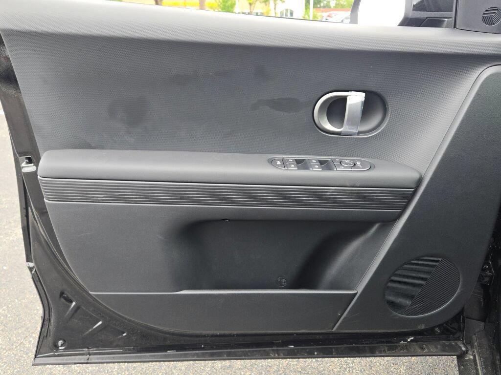 New 2027 Abyss Black Hyundai SE image 18