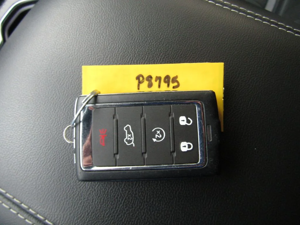 Used 2025 Diamond Black Jeep Altitude image 18