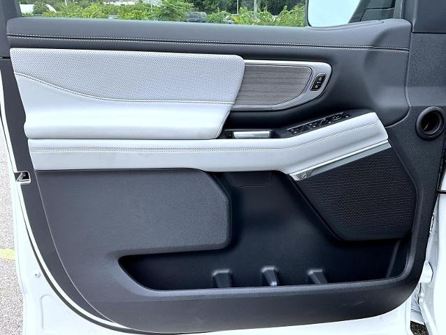 New 2027 Star White Metallic Tri-Coat Ford Platinum image 43