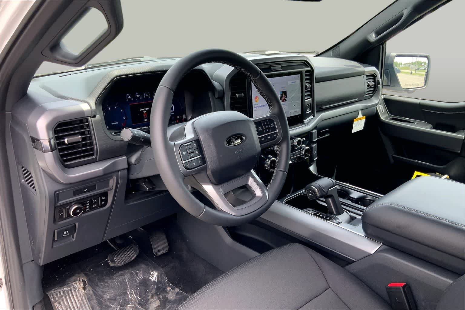 New 2026 Oxford White Ford XLT image 9