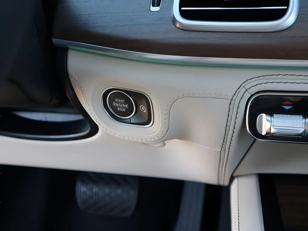 New 2026 MANUFAKTUR Moonlight White Metallic Mercedes-Benz GLE 350 image 46