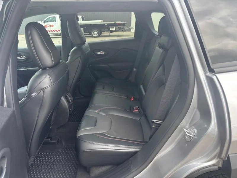 Used 2022 Silver Jeep Trailhawk image 16