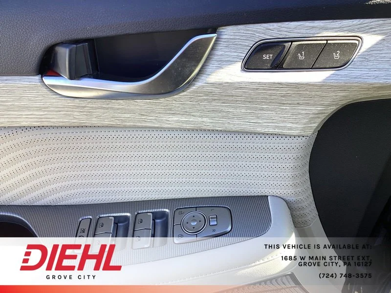 Used 2023 White Hyundai Calligraphy image 16