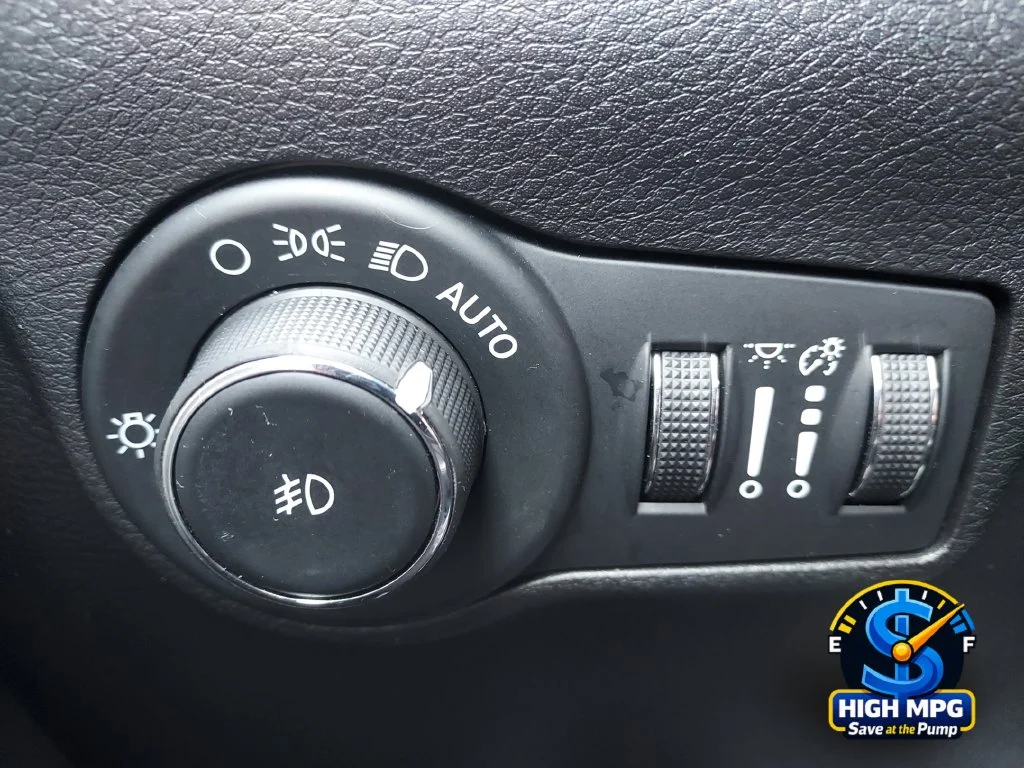 Used 2025 Blue Jeep Limited image 9