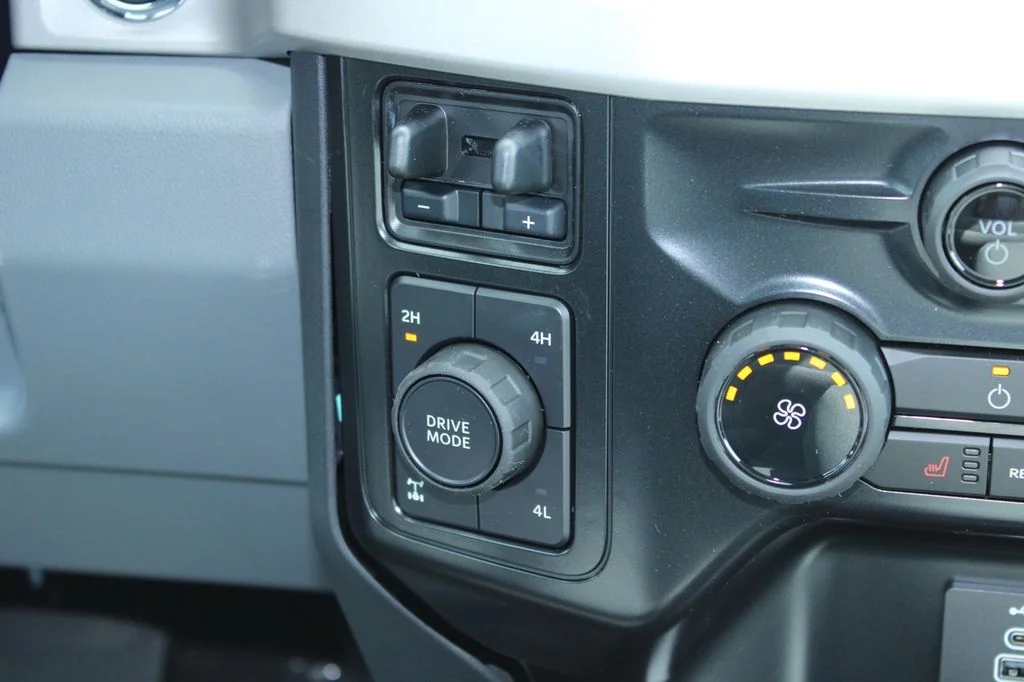 New 2026 Avalanche Ford F-350® XLT image 32