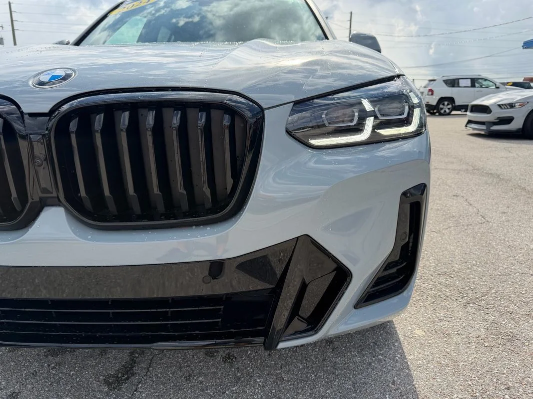 Used 2024  BMW xDrive30i image 3