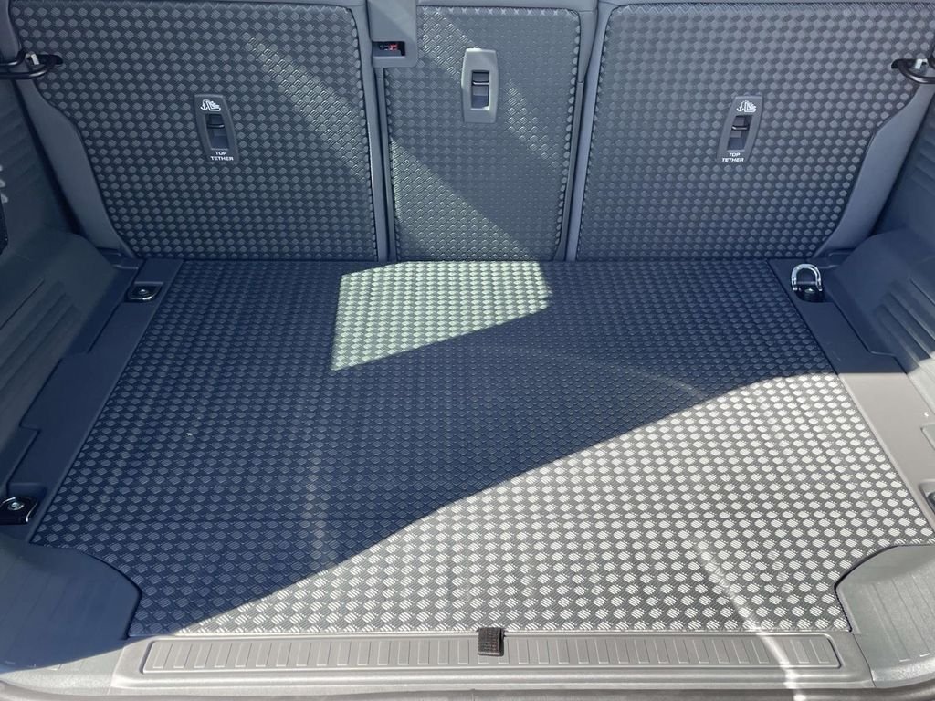 New 2026 Fuji White Land Rover S image 18