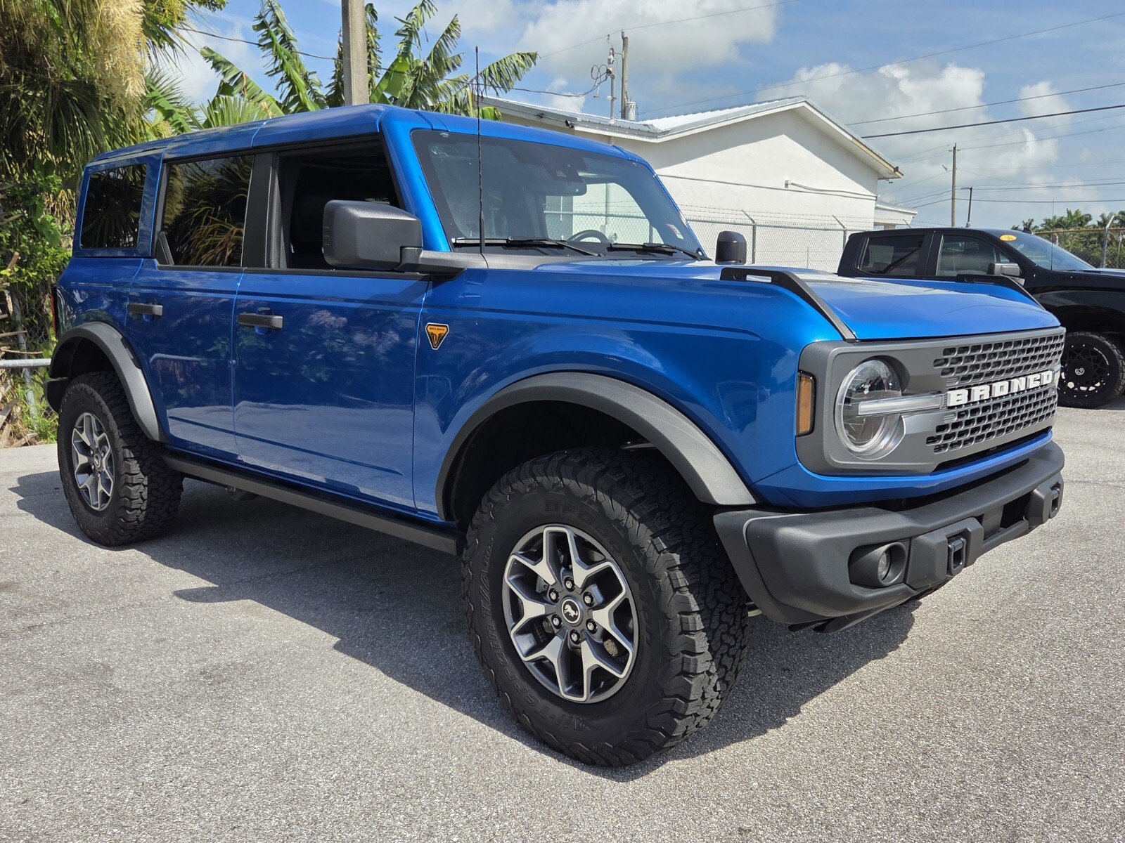 Used 2025 Velocity Blue Metallic Ford Badlands image 7