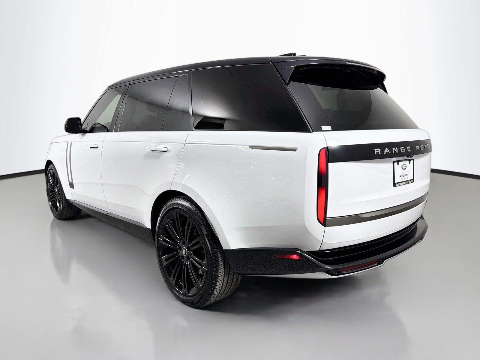 Used 2024 Fuji White Land Rover P530 SE LWB 7 SEATS image 7