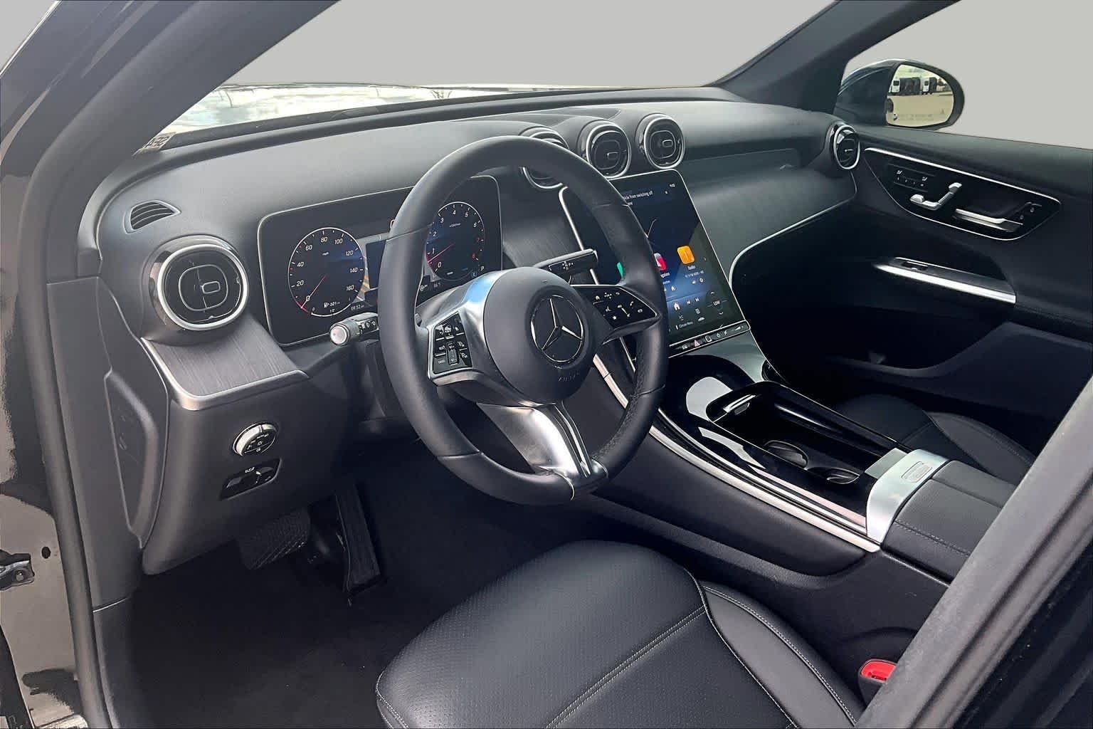 Used 2025 Black Mercedes-Benz GLC 300 image 16