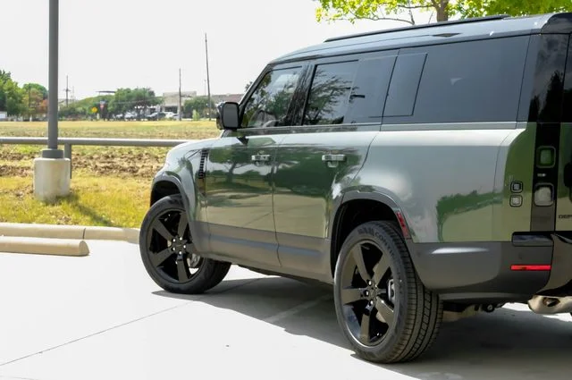 New 2026 Woolstone Green Metallic Land Rover S image 14