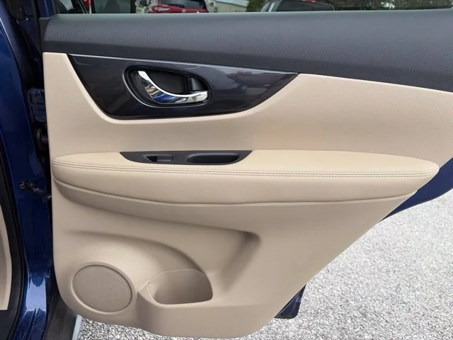 Used 2020 Blue Nissan SV image 18