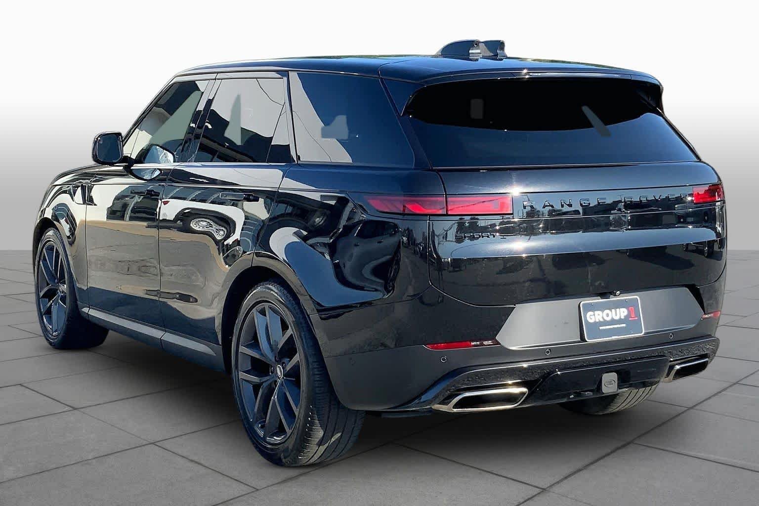 Used 2024 Santorini Black Metallic Land Rover SE image 12