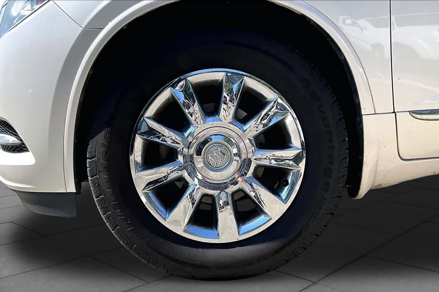 Used 2013 White Diamond Tricoat Buick Premium image 10