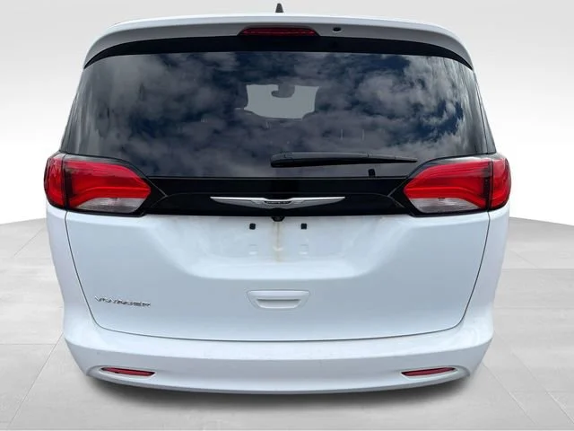 Used 2023 White Chrysler LX image 4