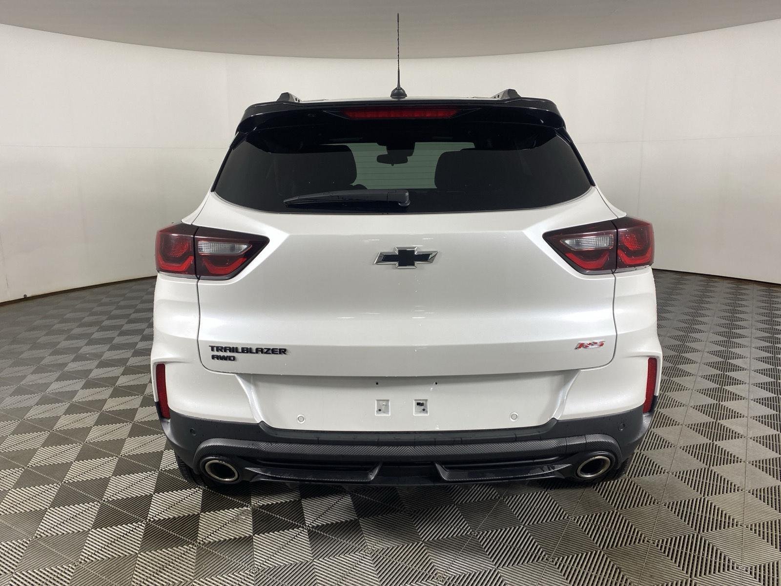 Used 2025 Iridescent Pearl Tricoat Chevrolet RS image 6