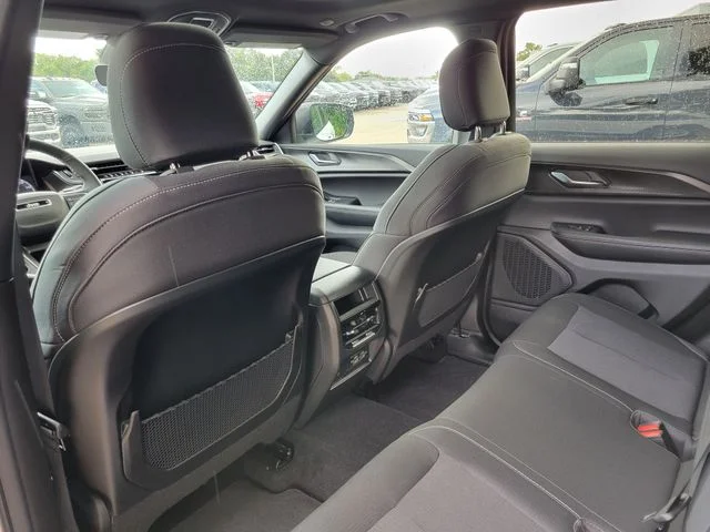 New 2026 Bright White Clear-Coat Exterior Paint Jeep Laredo X image 11