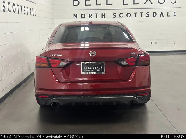 Used 2019 Red Nissan 2.5 SR image 5