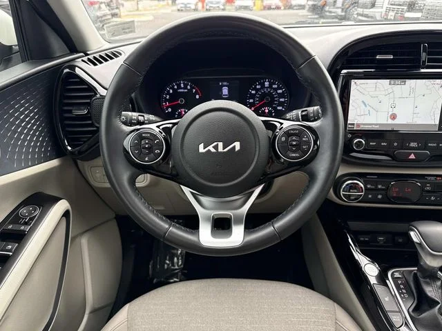 Used 2022 White Kia EX image 17
