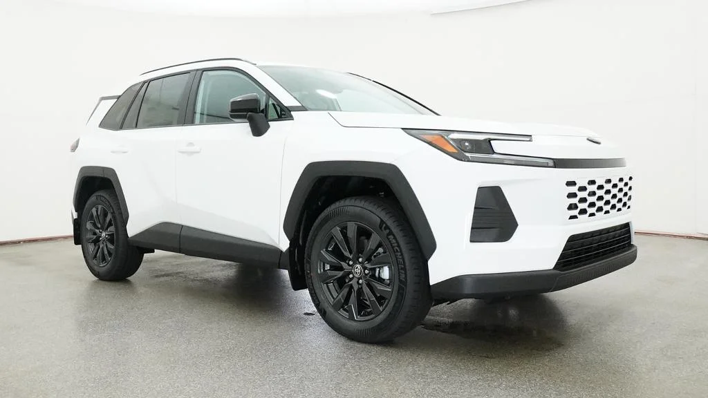 New 2026 Ice Cap Toyota XLE Premium image 9