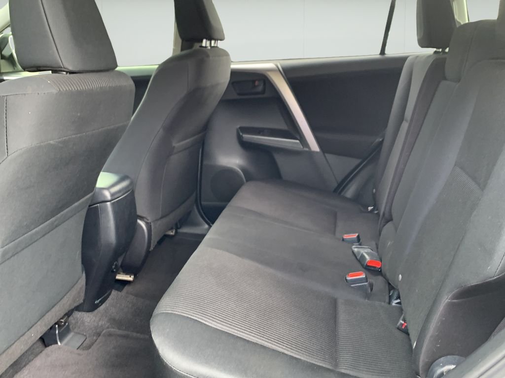 2017 Toyota RAV4 LE - Photo 16