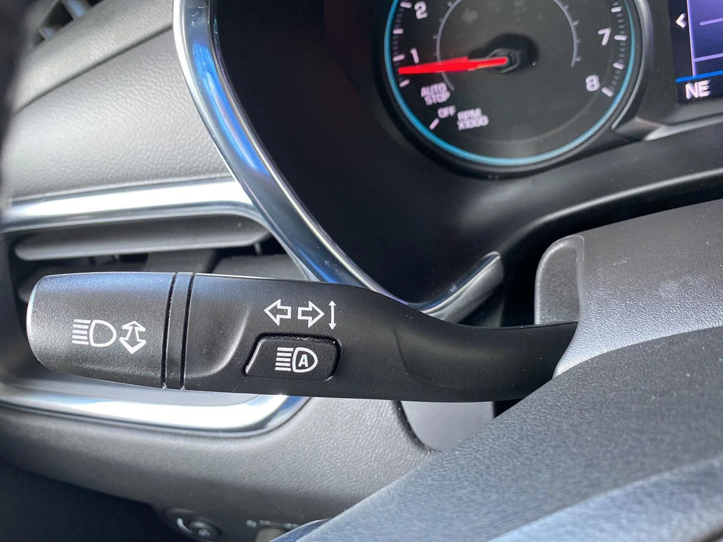 Used 2022 Iridescent Pearl Tricoat Chevrolet LT image 43