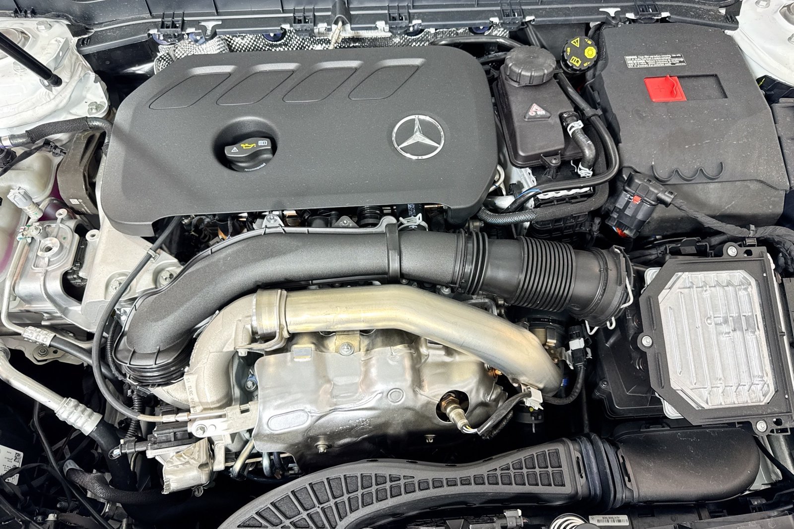 New 2026 Polar White Mercedes-Benz GLB 250 image 28