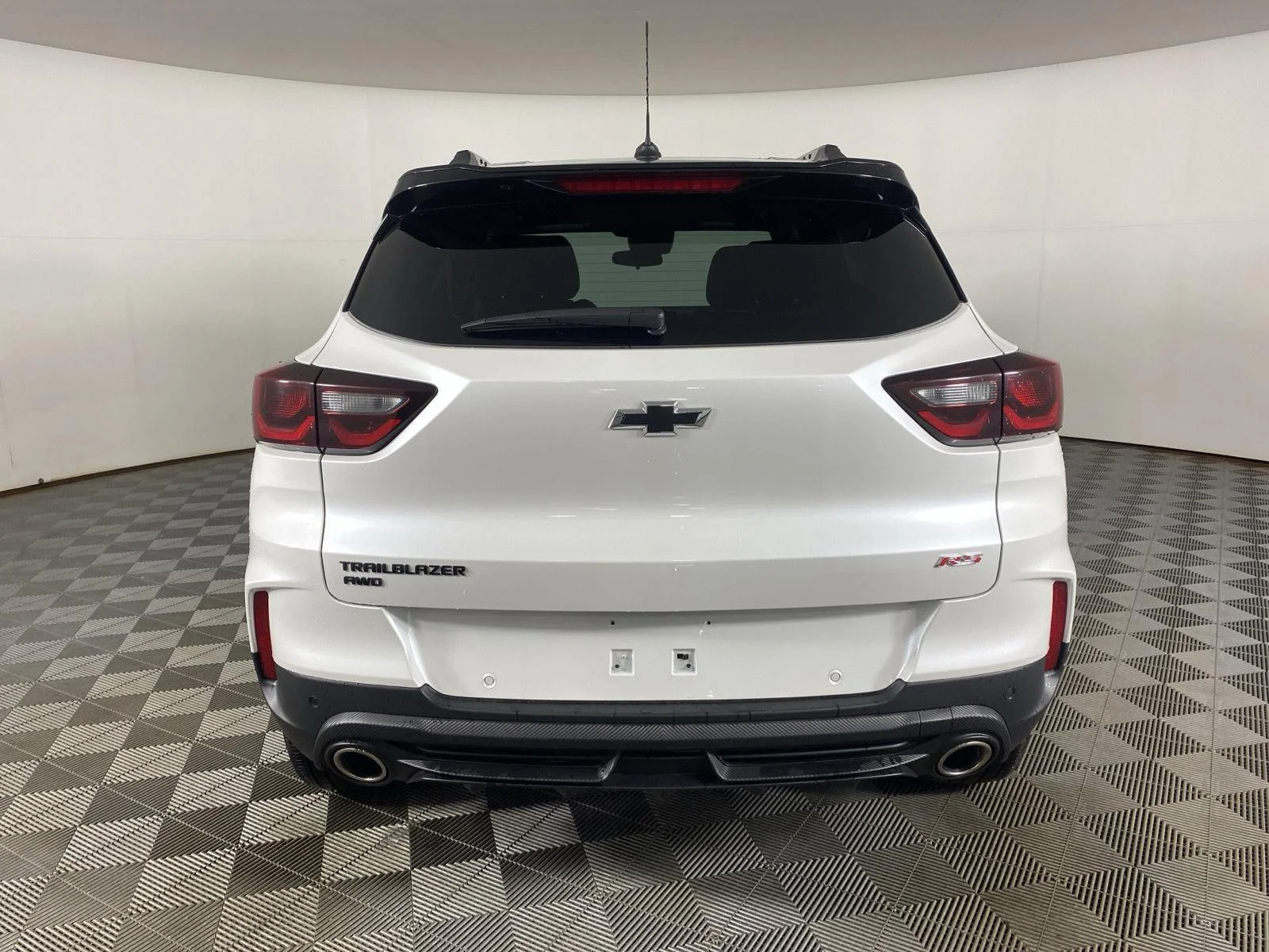Used 2025 Iridescent Pearl Tricoat Chevrolet RS image 6