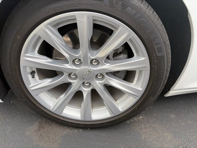 Used 2022 White Cadillac Luxury image 7