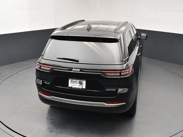 New 2026 Diamond Black Crystal Pearl-Coat Exterior Paint Jeep Limited image 17