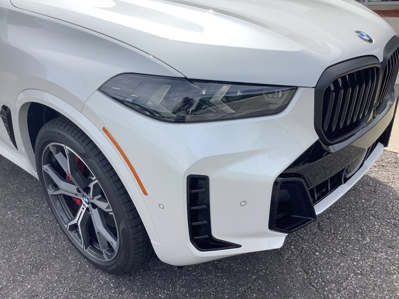 New 2026 Mineral White Metallic BMW sDrive40i image 11