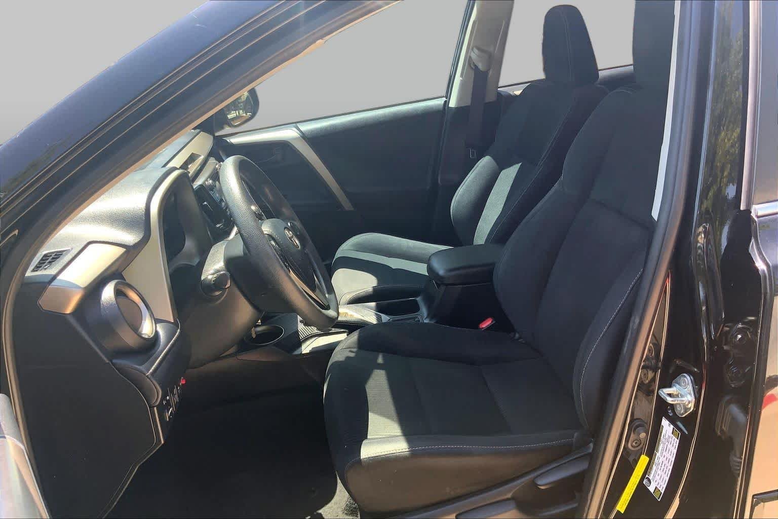 Used 2013 Black Toyota XLE image 7