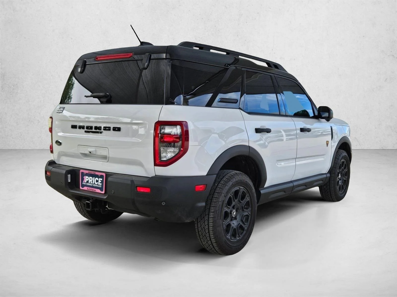 Used 2025 Oxford White Ford Badlands image 5
