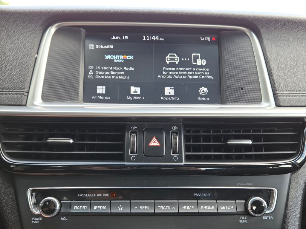 Used 2019 White Kia S image 24