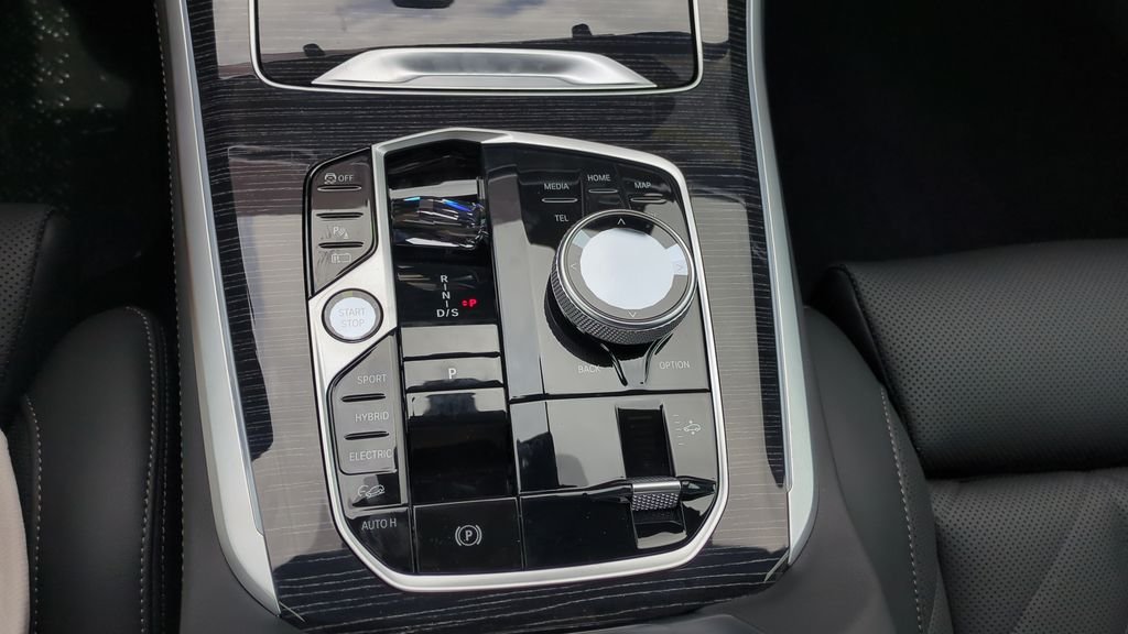 New 2026 Black Sapphire Metallic BMW xDrive50e image 25