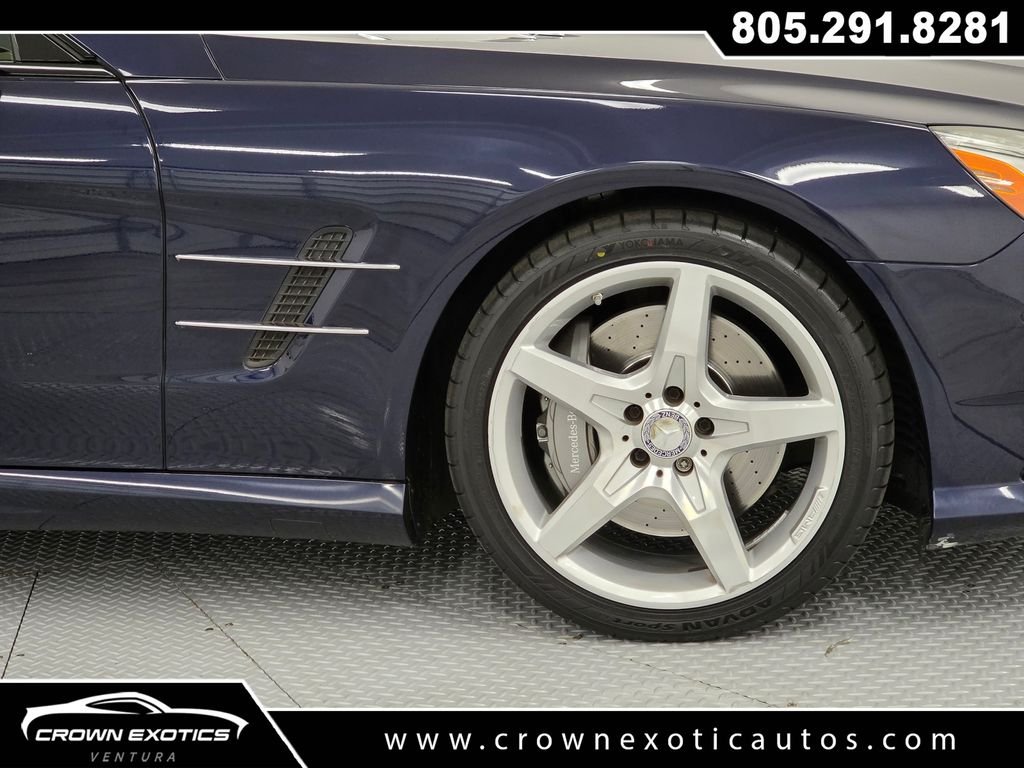 Used 2014  Mercedes-Benz SL 550 image 24