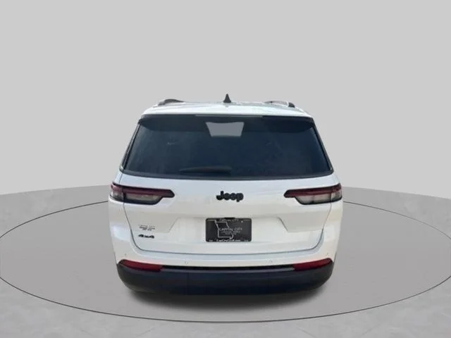 New 2026 Bright White Clear-Coat Exterior Paint Jeep Altitude image 5