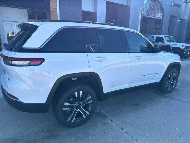 New 2027 White Jeep Limited image 3