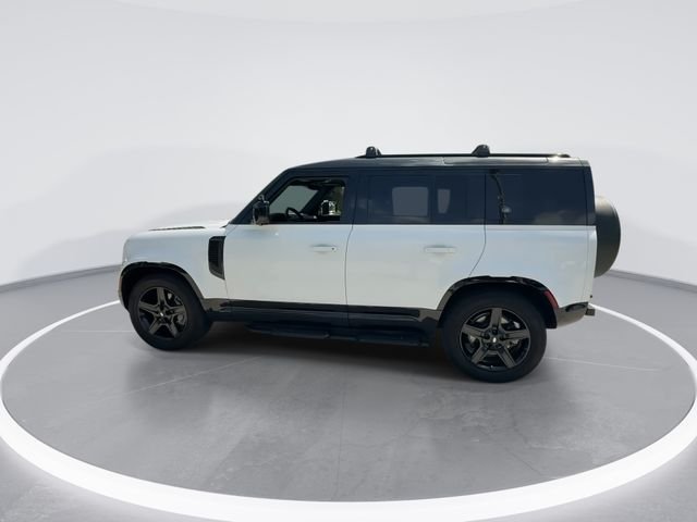 Used 2023 White Land Rover X-Dynamic SE image 5