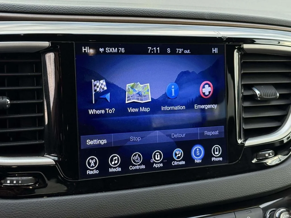 Used 2017 Red Chrysler Touring L image 3