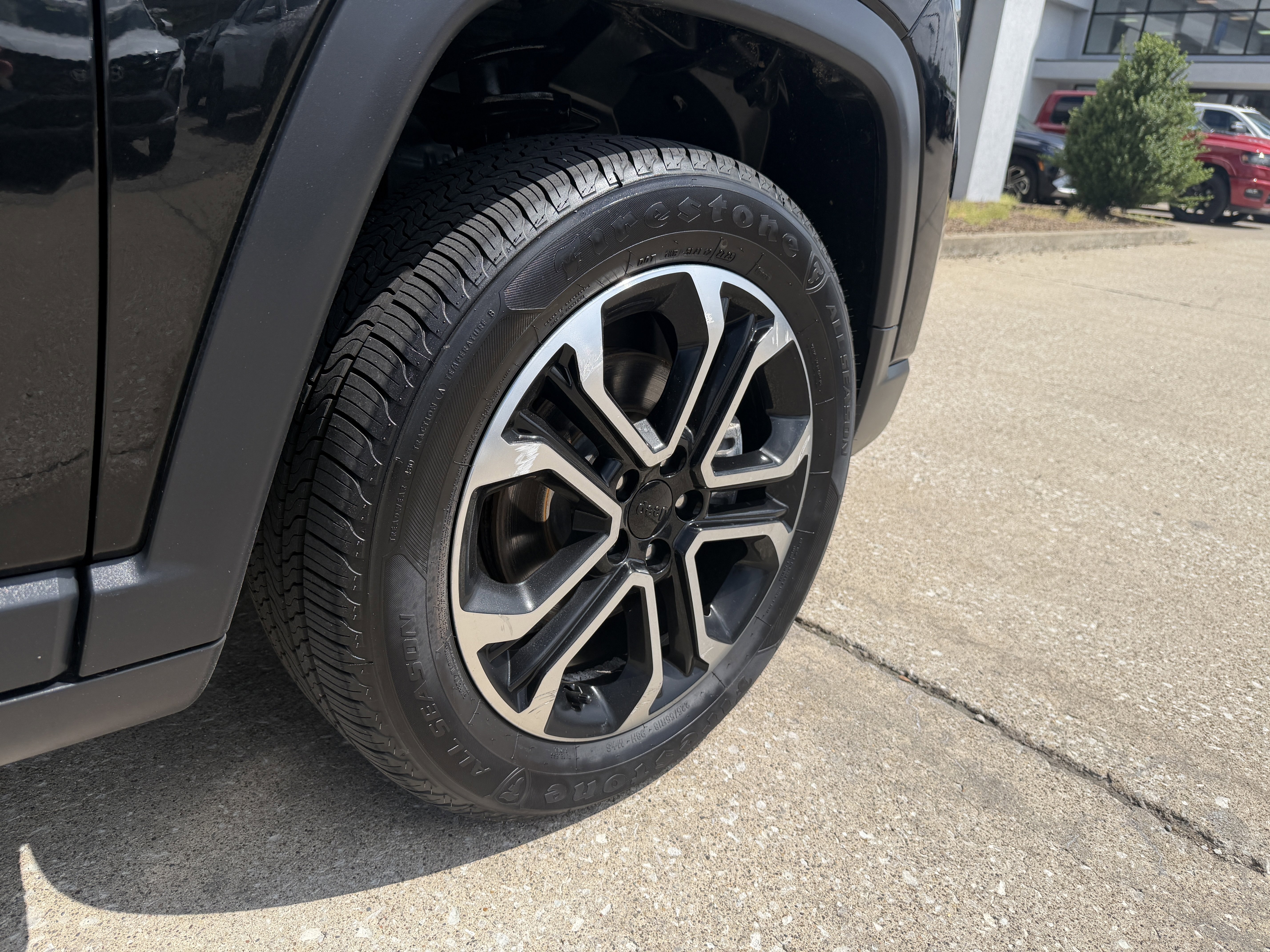 Used 2022 Diamond Black Crystal Pearlcoat Jeep Limited image 21