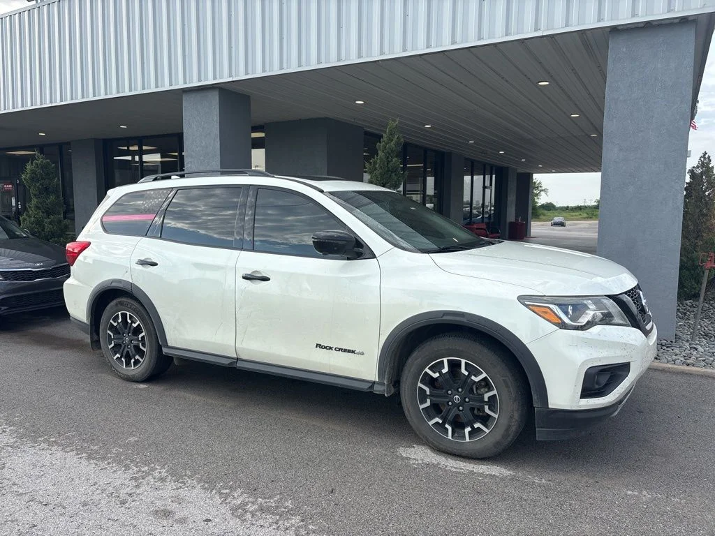 2020 Nissan Pathfinder SL 2WD's photo