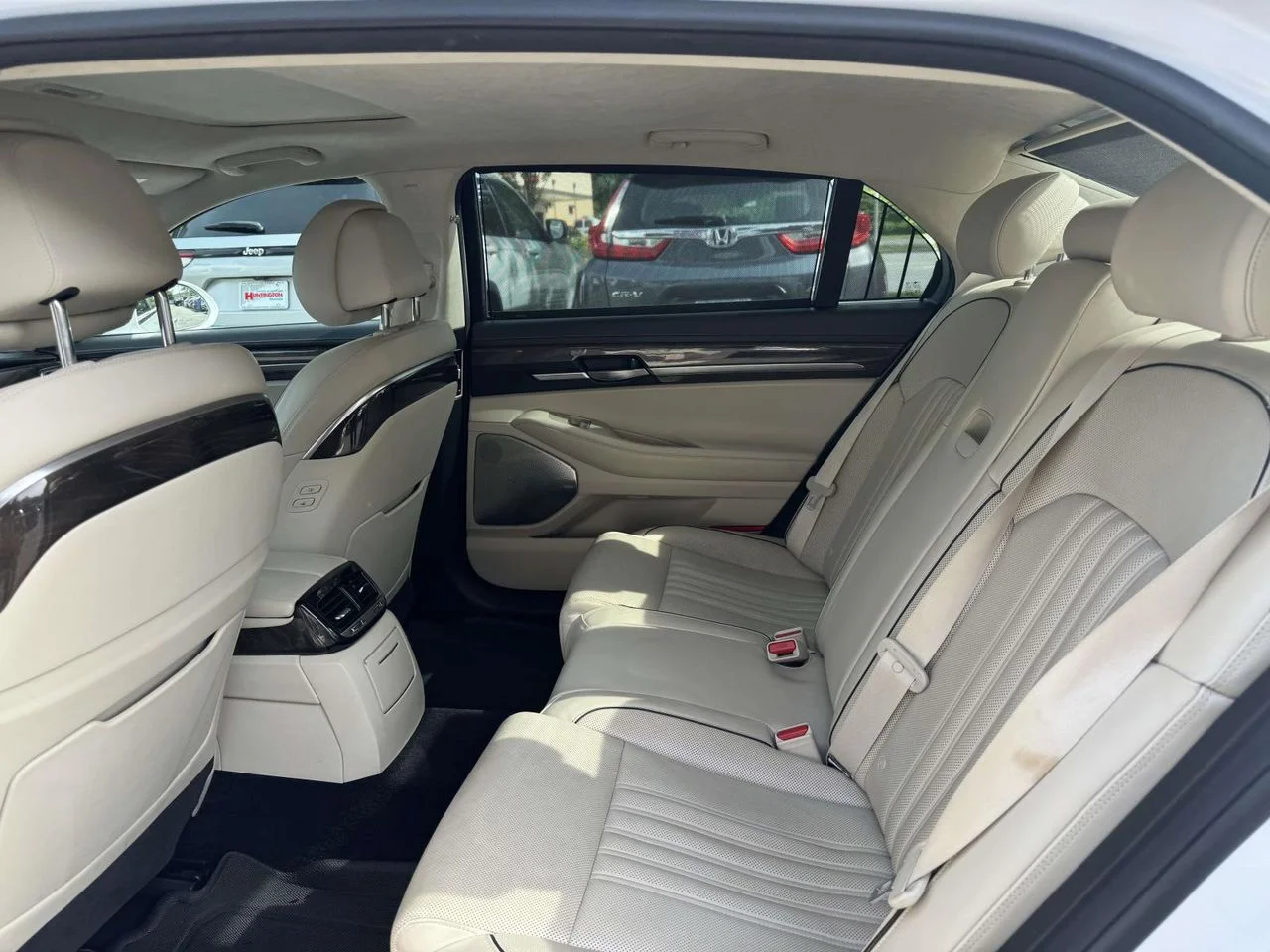Used 2018 Casablanca White Genesis 3.3T Premium image 18