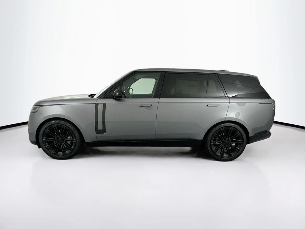 New 2026 Eiger Grey Land Rover SE image 8