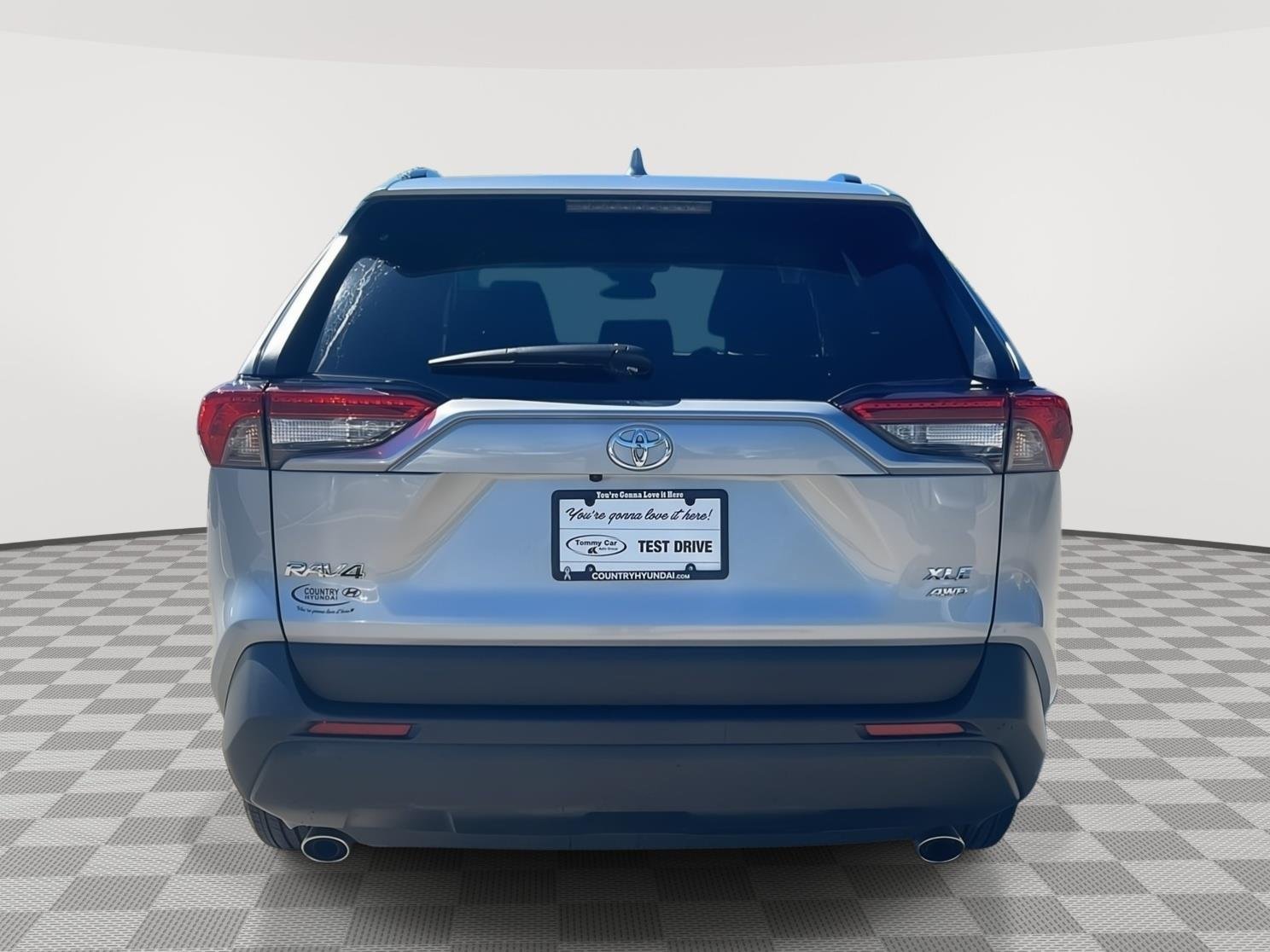 2025 Toyota RAV4 XLE - Photo 6